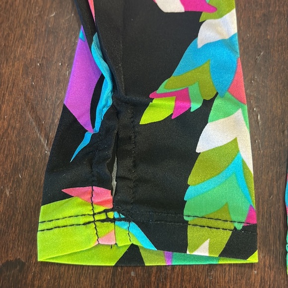 Trina Turk Birds of Paradise Swim Tee Rashguard - Picture 8 of 12